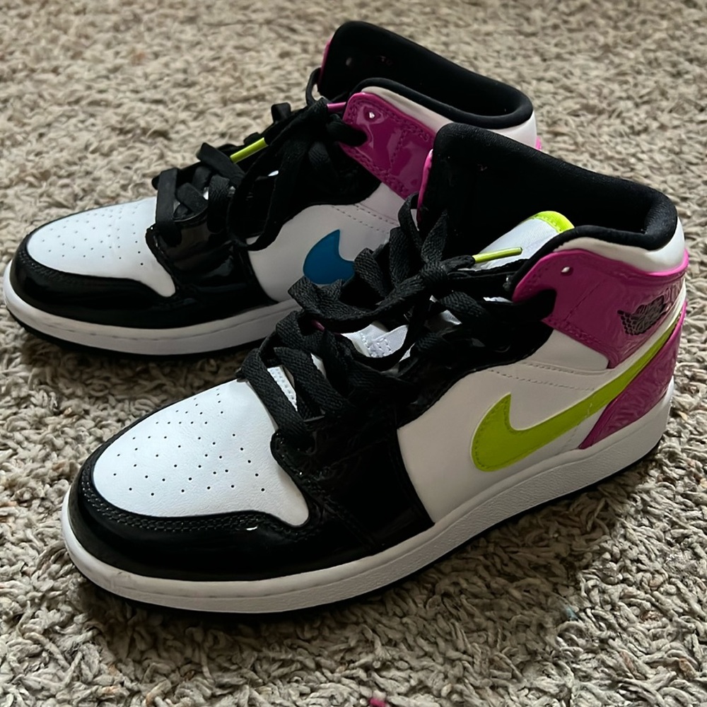 Jordan 1 mid
